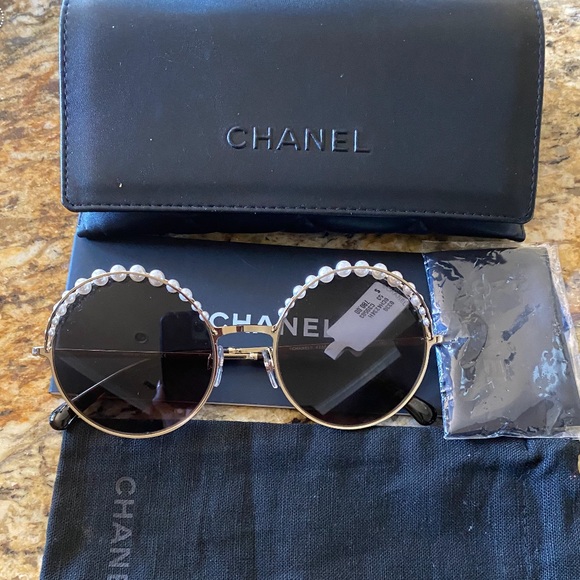 CHANEL Accessories - NEW, AUTHENTIC CHANEL 4234H C395 Sunglasses